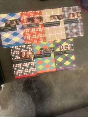 The Clique  Paperback Set